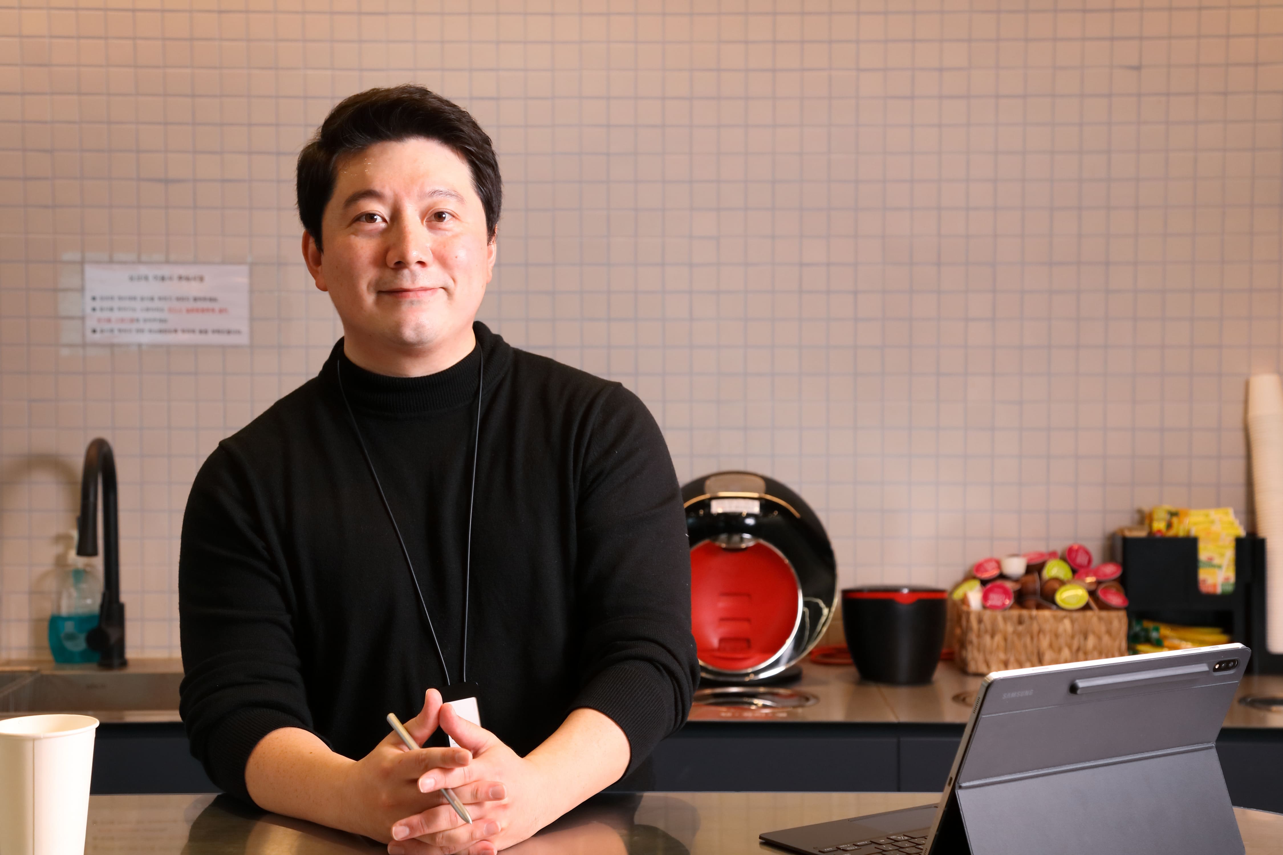 웨이브 24시간 콘텐츠 스토어에 불을 밝히다 | 원티드