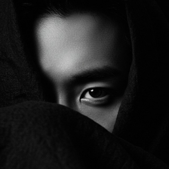 진**